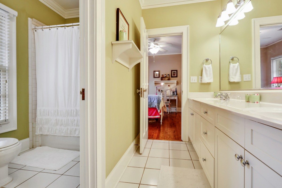 3153 Peachtree Road.jpg32