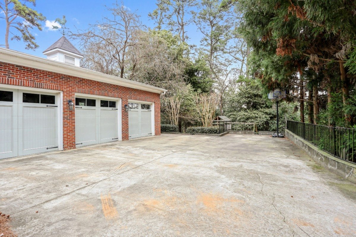 3153 Peachtree Road.jpg39
