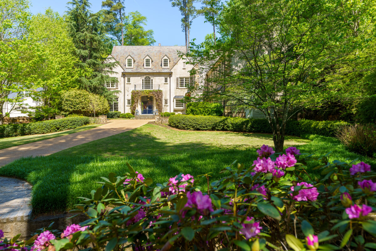 Tuxedo Park gem on Valley Road Buckhead