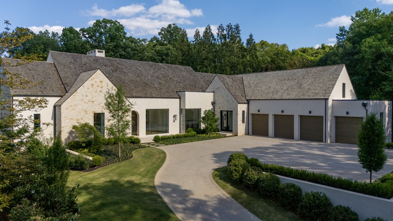 A Hilltop Masterpiece in Tuxedo Park