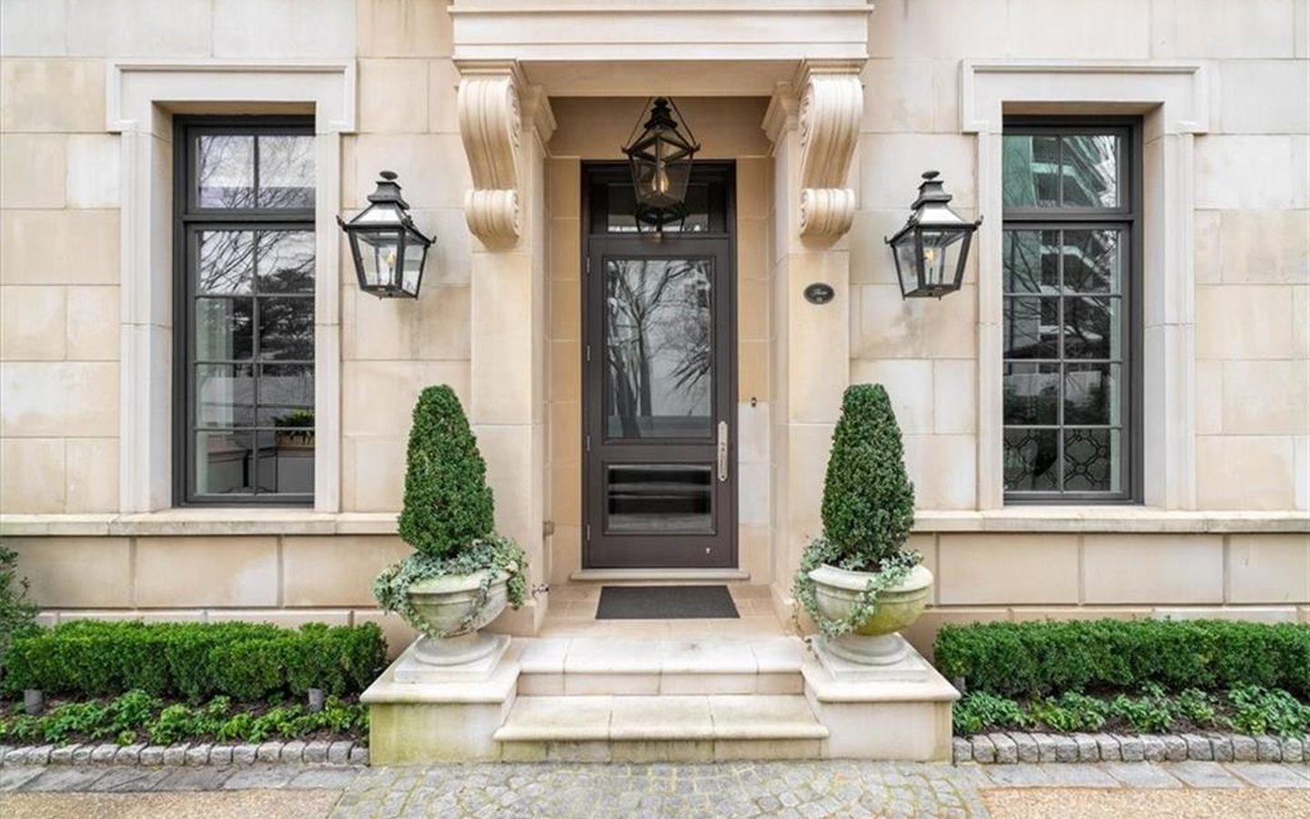 2640 Peachtree Road unit 3 Buckhead townhome sold $2,600,000