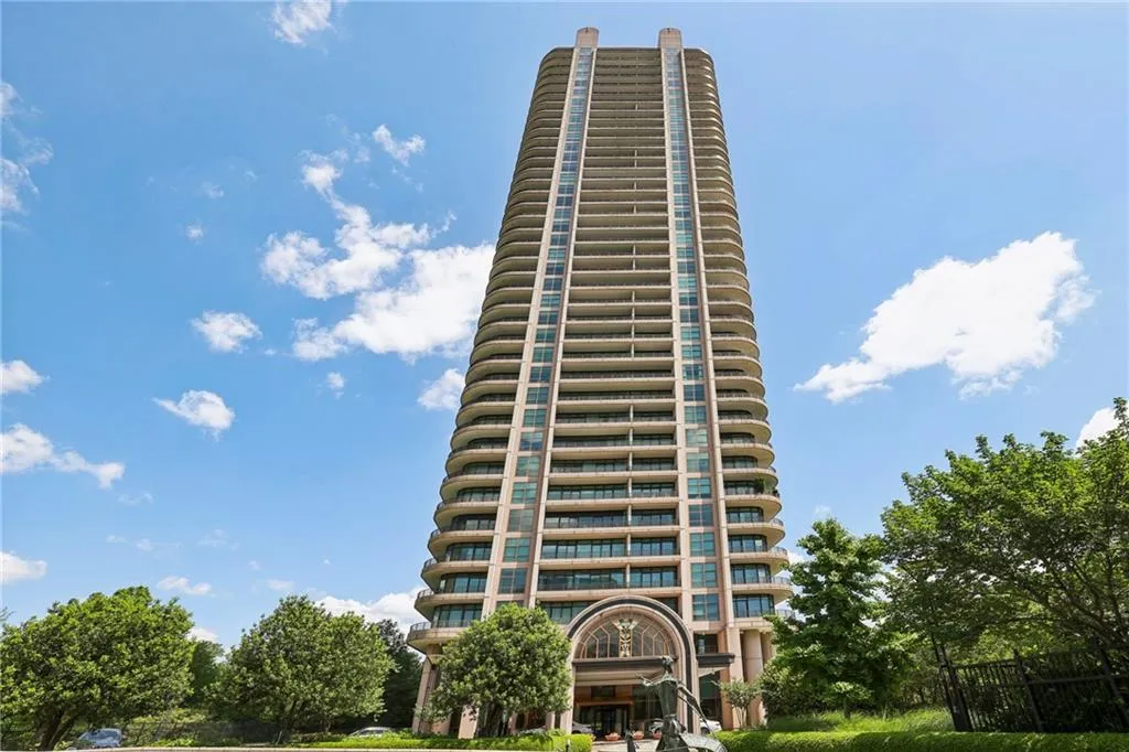 750 Park Avenue Ne Unit 6s, Atlanta, Georgia 30326, 2 Bedrooms Bedrooms, ,2 BathroomsBathrooms,Residential,For Sale,750 Park Avenue Ne Unit 6s,7373452