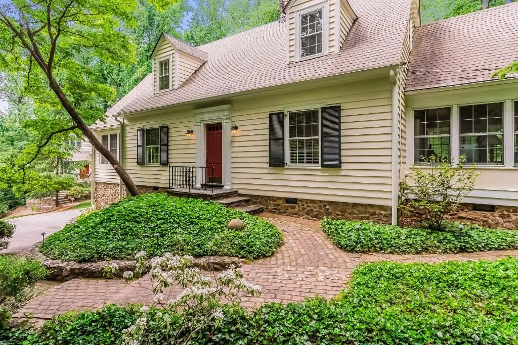 5580 Long Island Drive, Sandy Springs, Georgia 30327, 4 Bedrooms Bedrooms, ,3 BathroomsBathrooms,Residential,Sold,5580 Long Island Drive,5502662