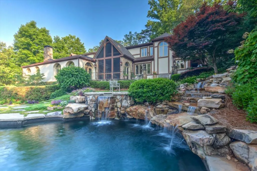 75 Finch Forest Trail, Sandy Springs, Georgia 30327, 6 Bedrooms Bedrooms, ,6 BathroomsBathrooms,Residential,Sold,75 Finch Forest Trail,5523302