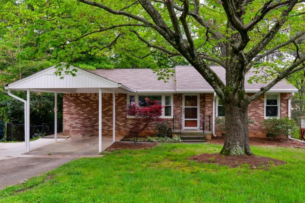 2729 Drew Valley Road, Brookhaven, Georgia 30319, 3 Bedrooms Bedrooms, ,2 BathroomsBathrooms,Residential,Sold,2729 Drew Valley Road,5527363
