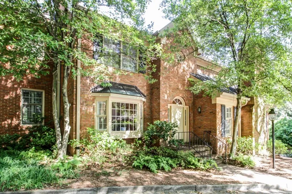 39 Ivy Chase Ne, Atlanta, Georgia 30342, 3 Bedrooms Bedrooms, ,2 BathroomsBathrooms,Residential,Sold,39 Ivy Chase Ne,5549715