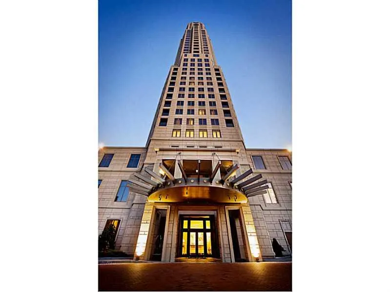 3376 Peachtree Road Unit 41a, Atlanta, Georgia 30326, 2 Bedrooms Bedrooms, ,2 BathroomsBathrooms,Residential,Sold,3376 Peachtree Road Unit 41a,5551996