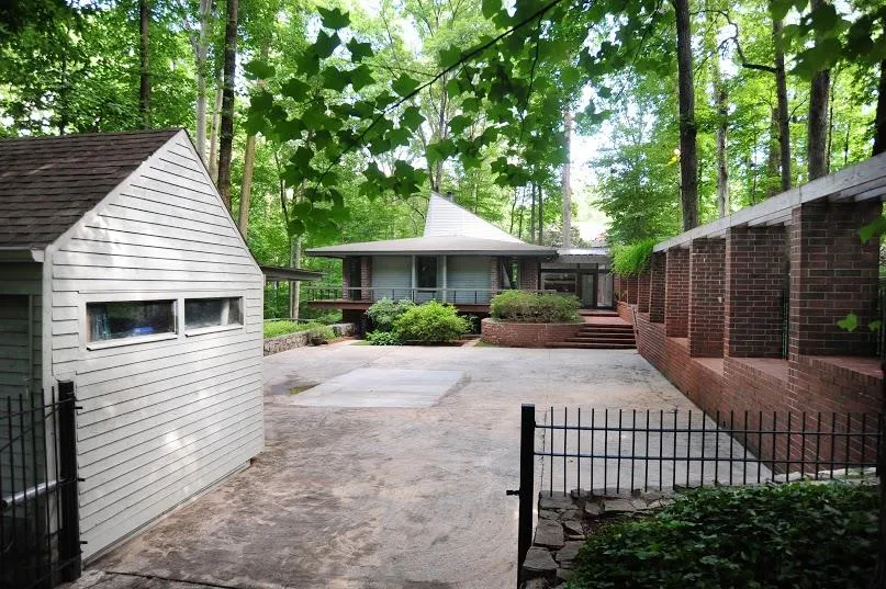 1346 Moores Mill Road Nw, Atlanta, Georgia 30327, 4 Bedrooms Bedrooms, ,4 BathroomsBathrooms,Residential,Sold,1346 Moores Mill Road Nw,5554181