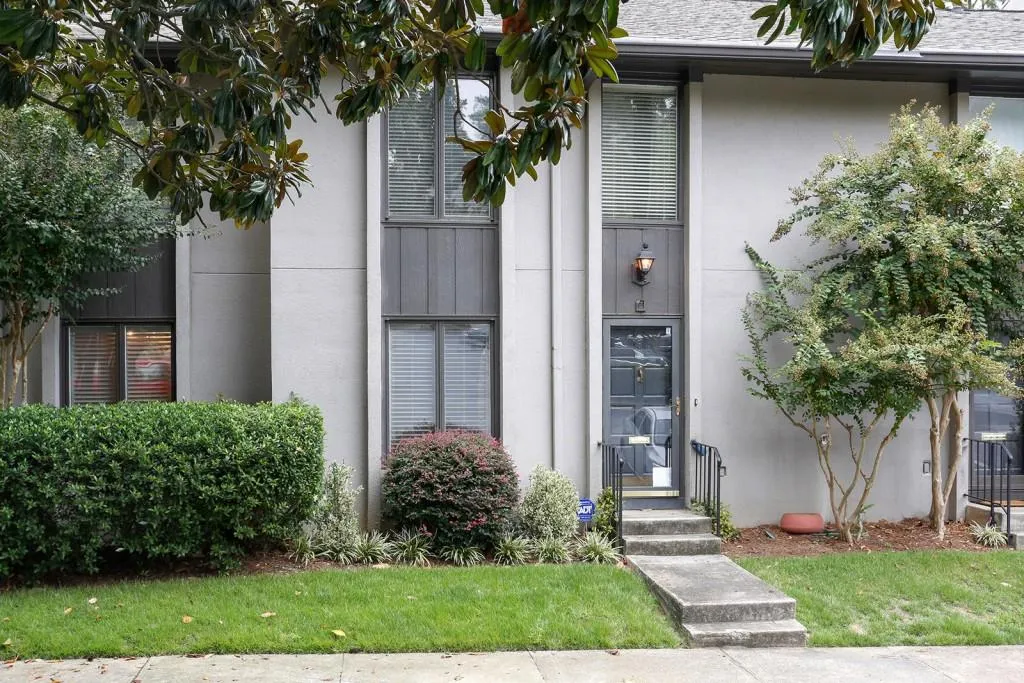 73 Ivy Trail, Atlanta, Georgia 30342, 3 Bedrooms Bedrooms, ,2 BathroomsBathrooms,Residential,Sold,73 Ivy Trail,5560200