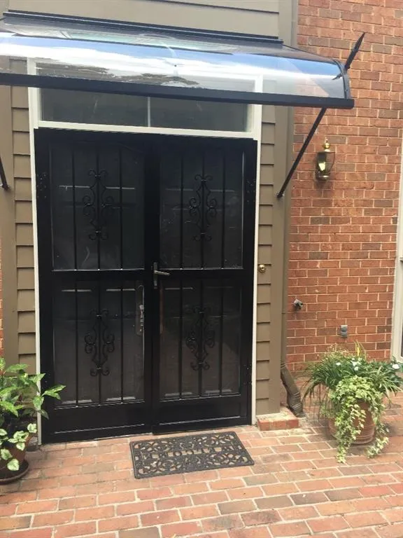 61 Willow Glen Ne Unit 61, Atlanta, Georgia 30342, 3 Bedrooms Bedrooms, ,2 BathroomsBathrooms,Residential,Sold,61 Willow Glen Ne Unit 61,5573656