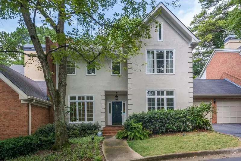 20 Paces West Drive Unit 20, Atlanta, Georgia 30327, 3 Bedrooms Bedrooms, ,2 BathroomsBathrooms,Residential,Sold,20 Paces West Drive Unit 20,5583636