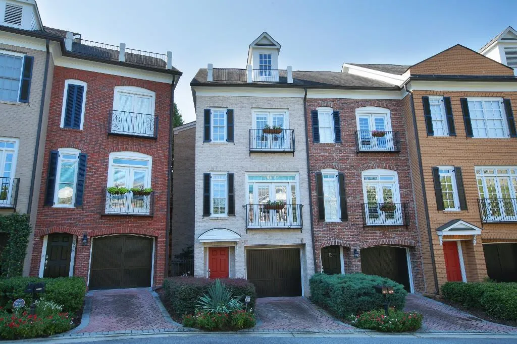 3275 Buckhead Forest Mews Ne Unit 3275, Atlanta, Georgia 30305, 2 Bedrooms Bedrooms, ,2 BathroomsBathrooms,Residential,Sold,3275 Buckhead Forest Mews Ne Unit 3275,5585006
