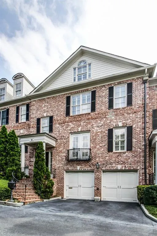 3707 Peachtree Road Unit 8, Atlanta, Georgia 30319, 4 Bedrooms Bedrooms, ,4 BathroomsBathrooms,Residential,Sold,3707 Peachtree Road Unit 8,5589419
