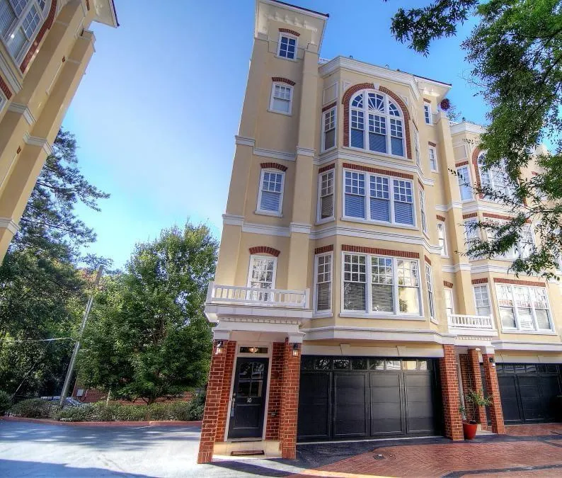 3541 Roswell Road Ne Unit 10, Atlanta, Georgia 30305, 2 Bedrooms Bedrooms, ,2 BathroomsBathrooms,Residential,Sold,3541 Roswell Road Ne Unit 10,5597868