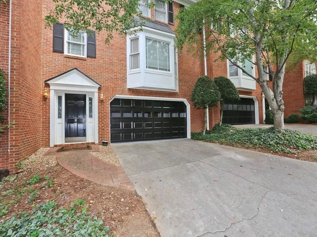 3873 Roswell Road Unit 8, Atlanta, Georgia 30342, 3 Bedrooms Bedrooms, ,2 BathroomsBathrooms,Residential,Sold,3873 Roswell Road Unit 8,5598943