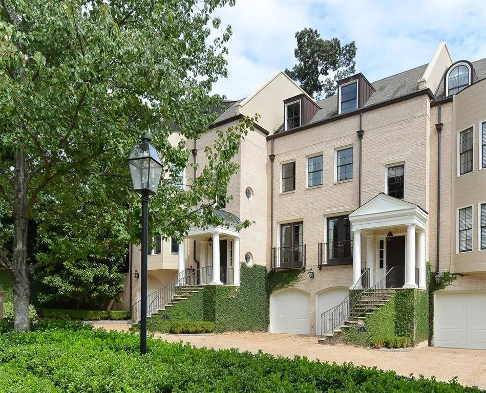 92 Old Ivy Road Ne Unit 7, Atlanta, Georgia 30342, 4 Bedrooms Bedrooms, ,4 BathroomsBathrooms,Residential,Sold,92 Old Ivy Road Ne Unit 7,5599922