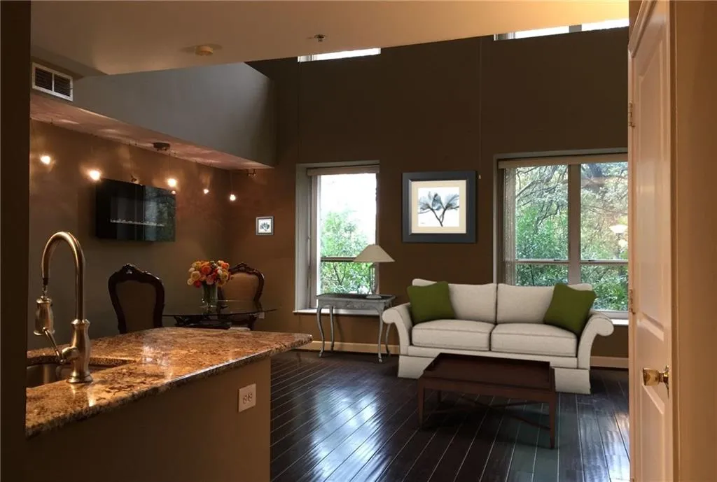 2626 Peachtree Road Nw Unit 412, Atlanta, Georgia 30305, 2 Bedrooms Bedrooms, ,2 BathroomsBathrooms,Residential,Sold,2626 Peachtree Road Nw Unit 412,5611054
