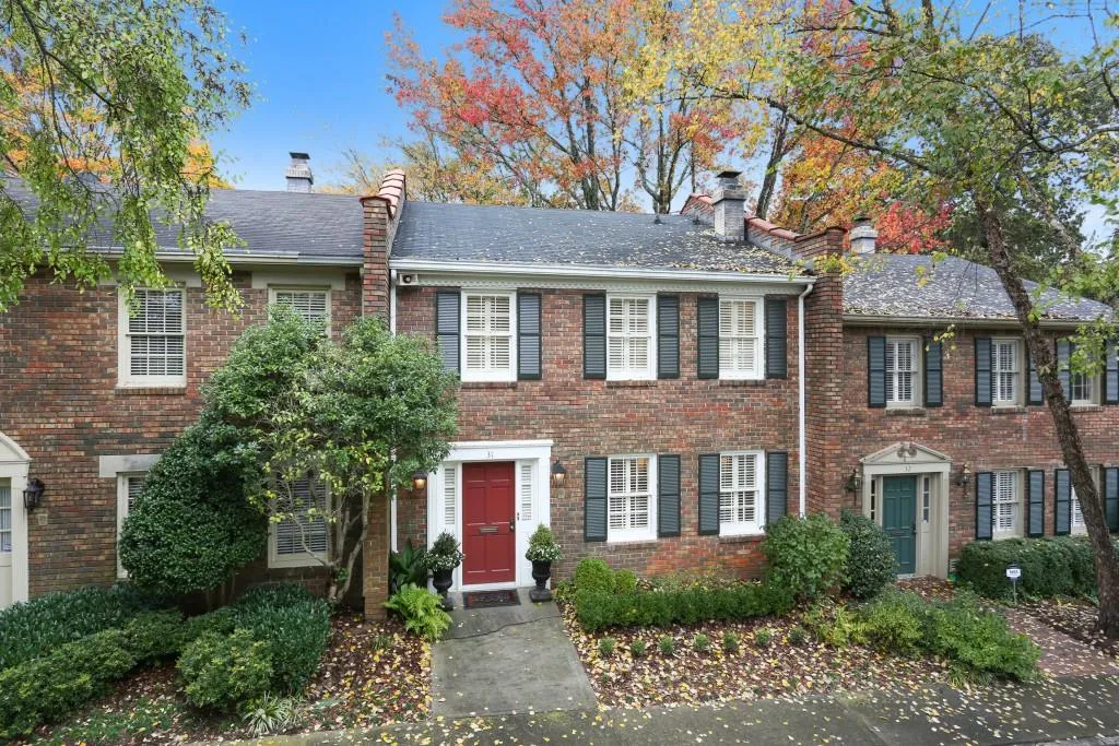70 Old Ivy Road Unit 31, Atlanta, Georgia 30342, 3 Bedrooms Bedrooms, ,2 BathroomsBathrooms,Residential,Sold,70 Old Ivy Road Unit 31,5614886