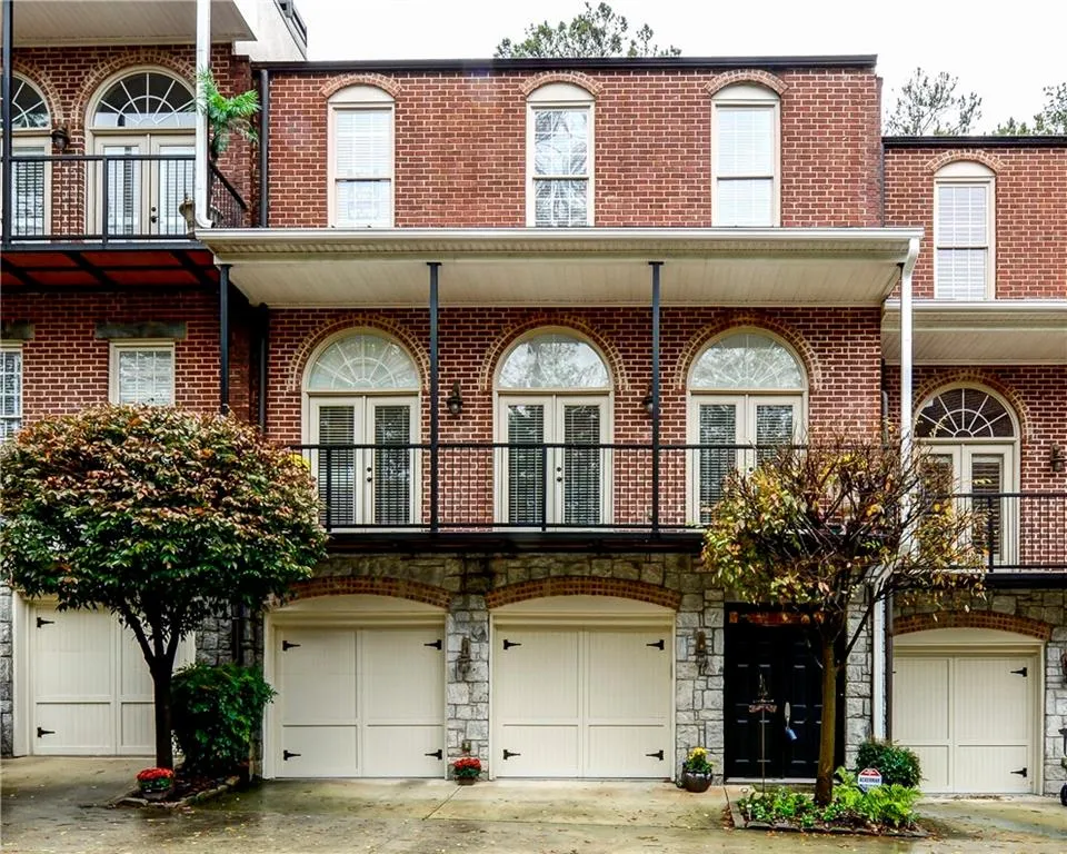 5512 Glenridge Drive Unit E, Atlanta, Georgia 30342, 4 Bedrooms Bedrooms, ,4 BathroomsBathrooms,Residential,Sold,5512 Glenridge Drive Unit E,5612270