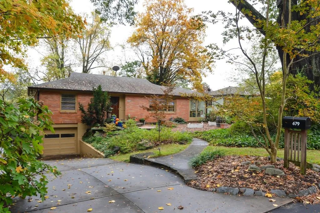 679 Darlington Circle, Atlanta, Georgia 30305, 3 Bedrooms Bedrooms, ,2 BathroomsBathrooms,Residential,Sold,679 Darlington Circle,5633002