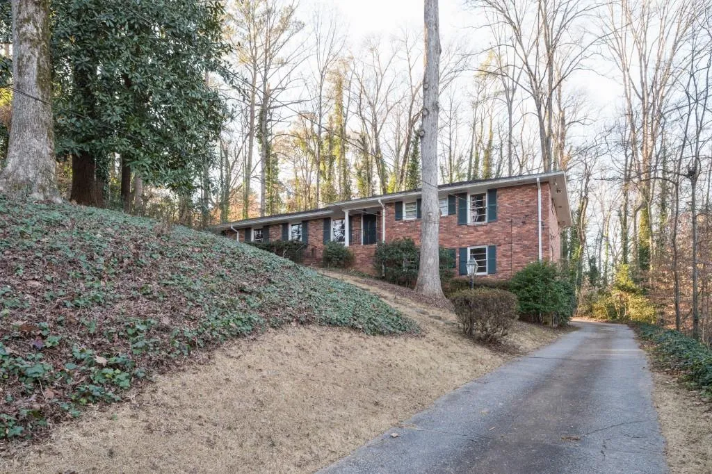 5030 Vallo Vista Court, Atlanta, Georgia 30342, 4 Bedrooms Bedrooms, ,3 BathroomsBathrooms,Residential,Sold,5030 Vallo Vista Court,5637322