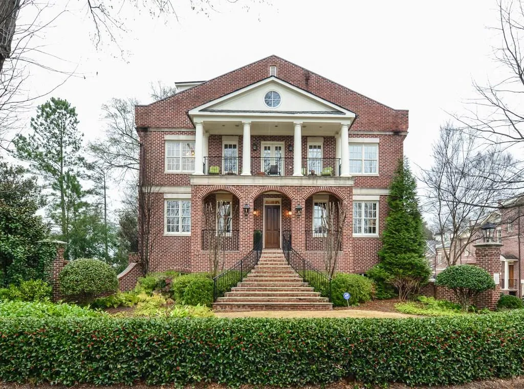 3301 Paces Ferry Avenue Se Unit 1, Atlanta, Georgia 30339, 4 Bedrooms Bedrooms, ,4 BathroomsBathrooms,Residential,Sold,3301 Paces Ferry Avenue Se Unit 1,5638306
