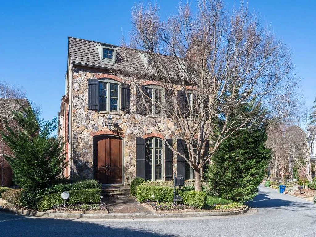 8 Conifer Park Lane Ne, Atlanta, Georgia 30342, 4 Bedrooms Bedrooms, ,4 BathroomsBathrooms,Residential,Sold,8 Conifer Park Lane Ne,5637783