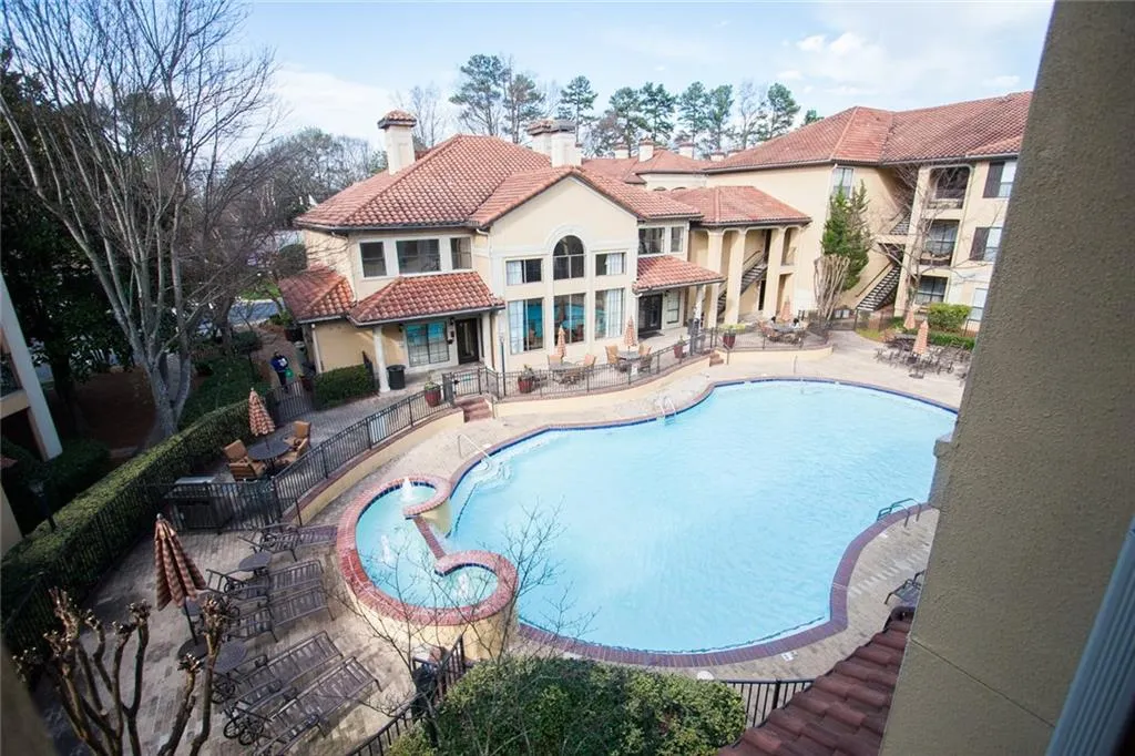 3777 Peachtree Road Ne Unit 232, Brookhaven, Georgia 30319, 2 Bedrooms Bedrooms, ,1 BathroomBathrooms,Residential,Sold,3777 Peachtree Road Ne Unit 232,5649367