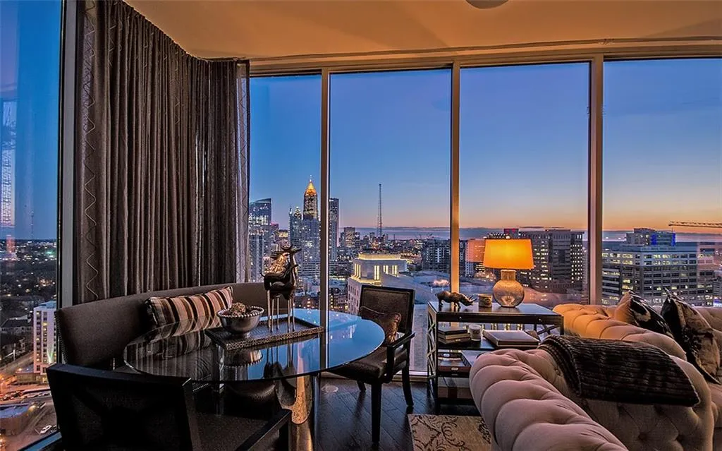 1080 Peachtree Street Ne Unit 2210, Atlanta, Georgia 30309, 2 Bedrooms Bedrooms, ,2 BathroomsBathrooms,Residential,Sold,1080 Peachtree Street Ne Unit 2210,5649213