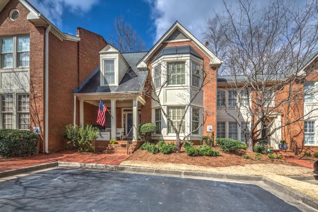 3075 Howell Mill Road Nw Unit 11, Atlanta, Georgia 30327, 3 Bedrooms Bedrooms, ,2 BathroomsBathrooms,Residential,Sold,3075 Howell Mill Road Nw Unit 11,5653327