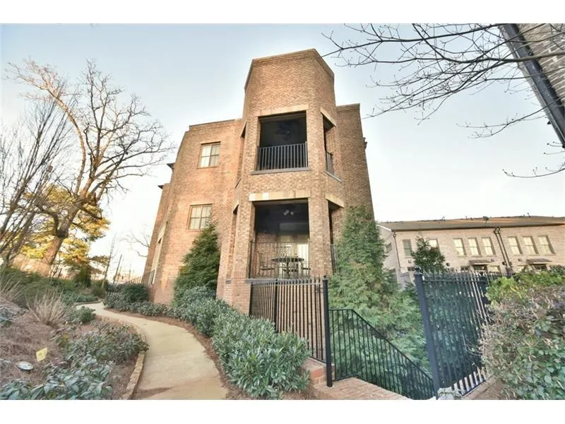 3631 Habersham Road Nw Unit 43, Atlanta, Georgia 30305, 6 Bedrooms Bedrooms, ,6 BathroomsBathrooms,Residential,Sold,3631 Habersham Road Nw Unit 43,5655634
