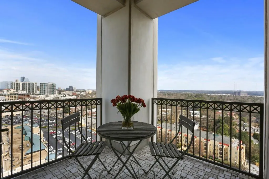 2828 Peachtree Road Unit 1902, Atlanta, Georgia 30305, 2 Bedrooms Bedrooms, ,2 BathroomsBathrooms,Residential,Sold,2828 Peachtree Road Unit 1902,5656501