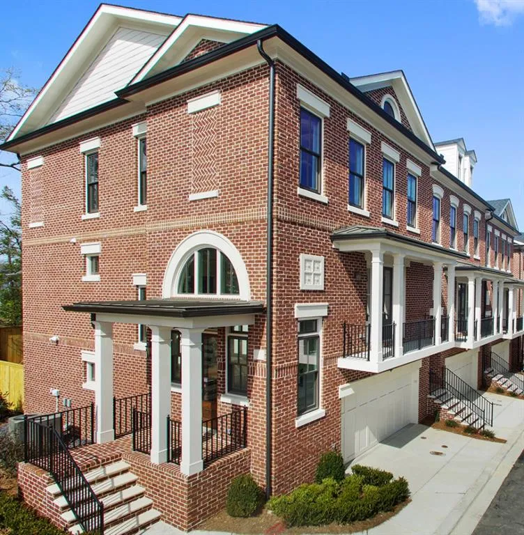 3700 Peachtree Road Unit 6, Atlanta, Georgia 30319, 3 Bedrooms Bedrooms, ,3 BathroomsBathrooms,Residential,Sold,3700 Peachtree Road Unit 6,5658788