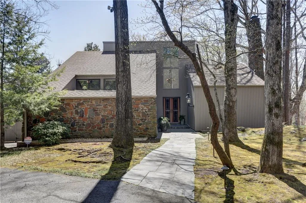 602 Chestnut Oak Court, Sandy Springs, Georgia 30327, 5 Bedrooms Bedrooms, ,4 BathroomsBathrooms,Residential,Sold,602 Chestnut Oak Court,5662192