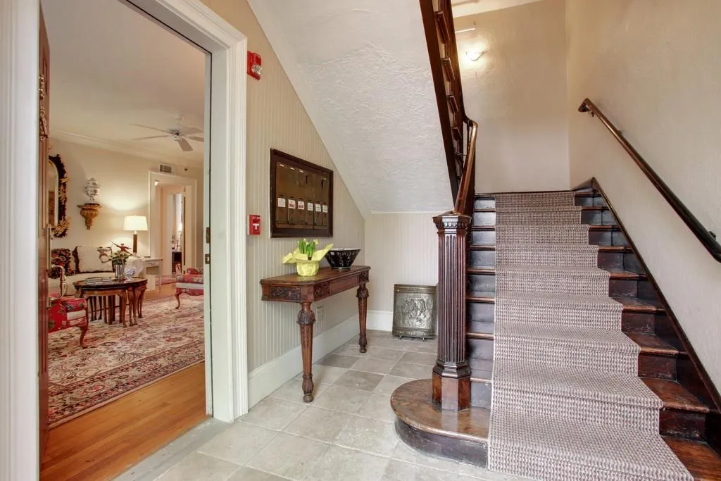 2814 Peachtree Road Ne Unit 8, Atlanta, Georgia 30305, 2 Bedrooms Bedrooms, ,1 BathroomBathrooms,Residential,Sold,2814 Peachtree Road Ne Unit 8,5673213
