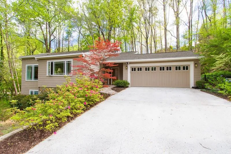 5485 E Idlewood Lane, Sandy Springs, Georgia 30327, 4 Bedrooms Bedrooms, ,3 BathroomsBathrooms,Residential,Sold,5485 E Idlewood Lane,5673322