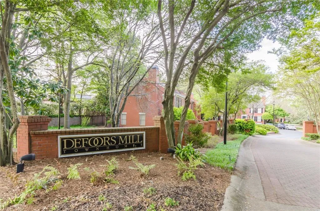 1801 Defoors Mill Court Nw, Atlanta, Georgia 30318, 3 Bedrooms Bedrooms, ,3 BathroomsBathrooms,Residential,Sold,1801 Defoors Mill Court Nw,5676297