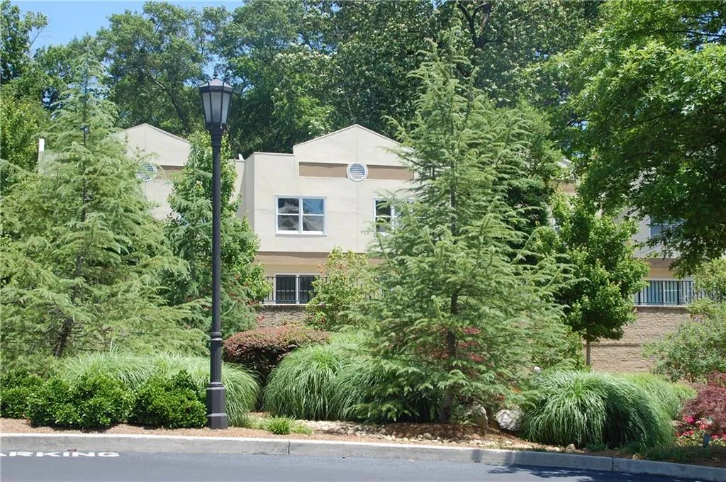 75 E Wesley Road Ne Unit 2, Atlanta, Georgia 30305, 2 Bedrooms Bedrooms, ,2 BathroomsBathrooms,Residential,Sold,75 E Wesley Road Ne Unit 2,5676195
