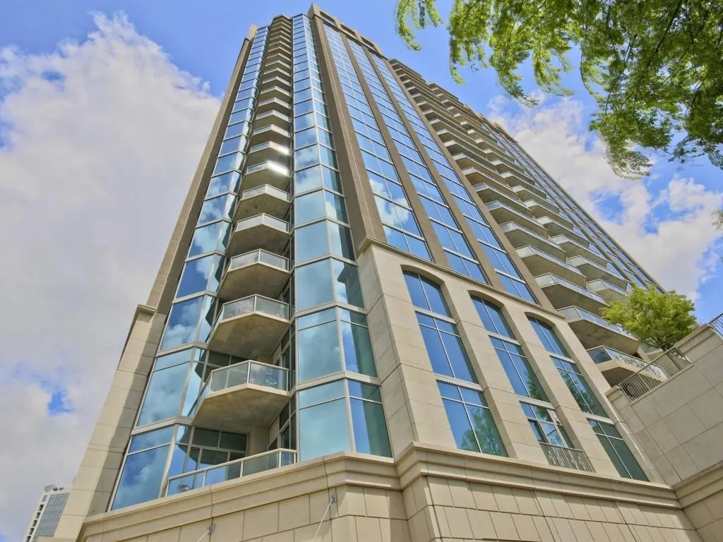 2795 Peachtree Road Ne Unit 2004, Atlanta, Georgia 30305, 2 Bedrooms Bedrooms, ,2 BathroomsBathrooms,Residential,Sold,2795 Peachtree Road Ne Unit 2004,5674623
