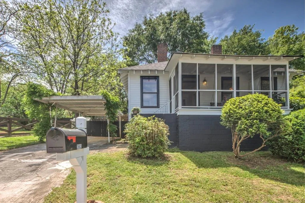 2882 Fabin Street Nw, Atlanta, Georgia 30318, 2 Bedrooms Bedrooms, ,1 BathroomBathrooms,Residential,Sold,2882 Fabin Street Nw,5679512