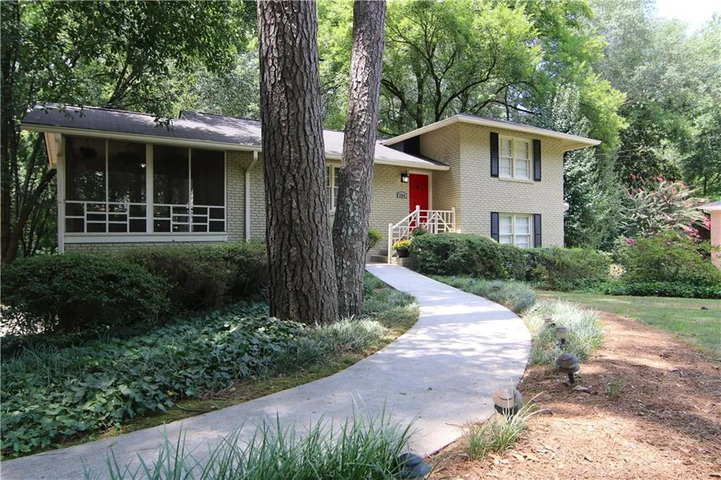 2264 Riada Drive Nw, Atlanta, Georgia 30305, 4 Bedrooms Bedrooms, ,2 BathroomsBathrooms,Residential,Sold,2264 Riada Drive Nw,5682163