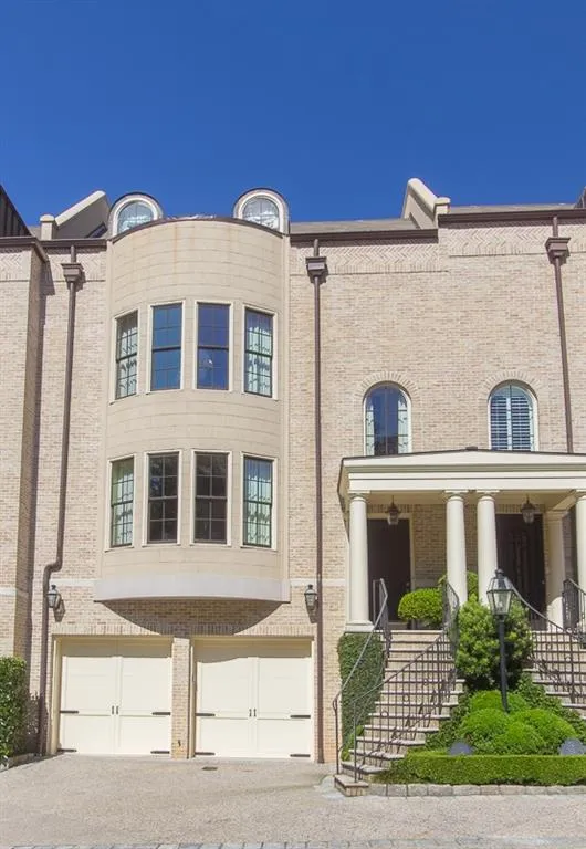 122 Old Ivy Road Ne Unit 12, Atlanta, Georgia 30309, 4 Bedrooms Bedrooms, ,4 BathroomsBathrooms,Residential,Sold,122 Old Ivy Road Ne Unit 12,5687117
