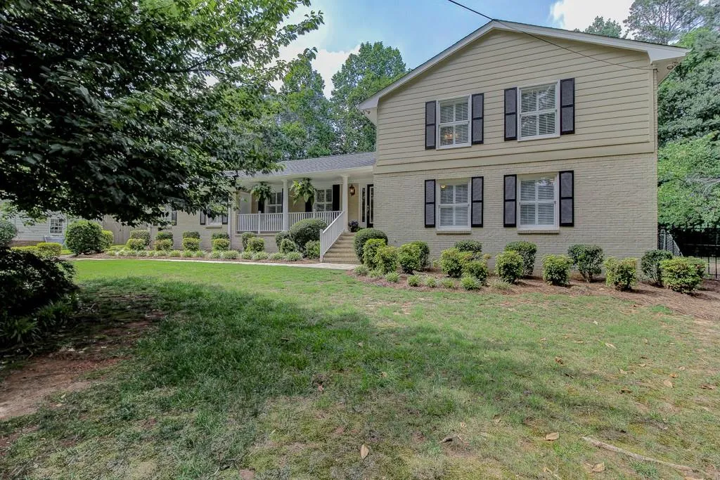 790 Loridans Drive, Atlanta, Georgia 30342, 4 Bedrooms Bedrooms, ,3 BathroomsBathrooms,Residential,Sold,790 Loridans Drive,5694275