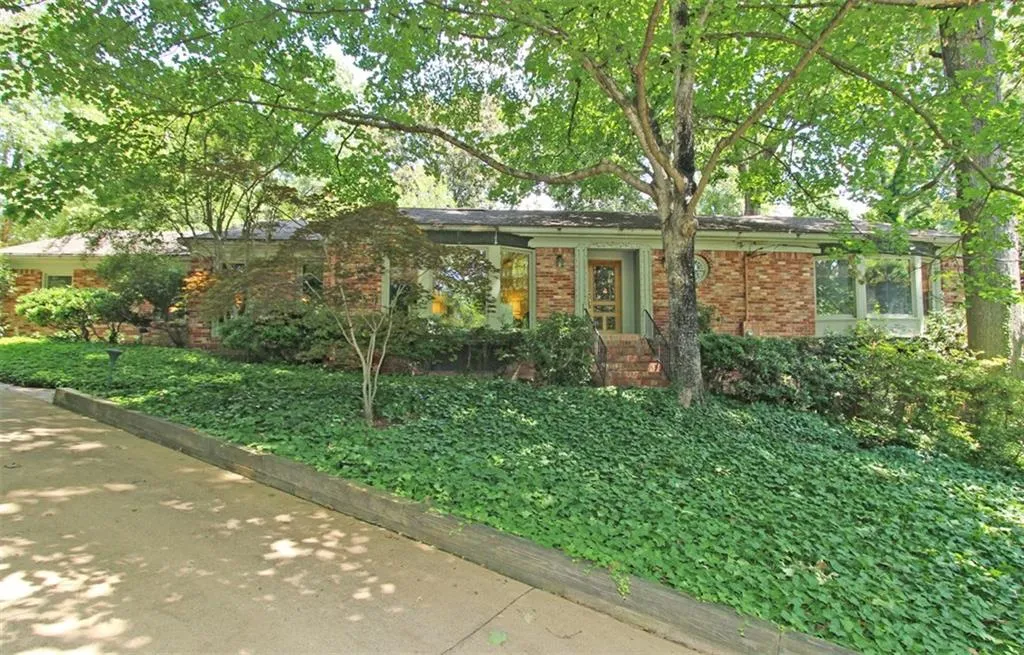 1021 Swathmore Drive Nw, Atlanta, Georgia 30327, 4 Bedrooms Bedrooms, ,3 BathroomsBathrooms,Residential,Sold,1021 Swathmore Drive Nw,5695473
