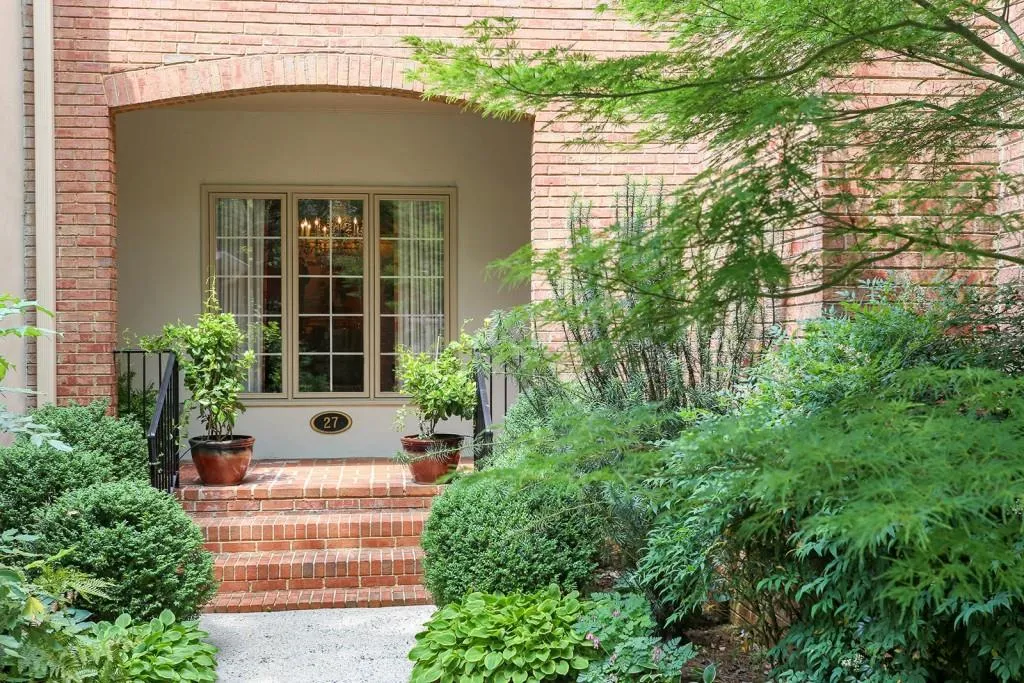 27 Paces West Drive Unit 0, Atlanta, Georgia 30327, 2 Bedrooms Bedrooms, ,2 BathroomsBathrooms,Residential,Sold,27 Paces West Drive Unit 0,5699373