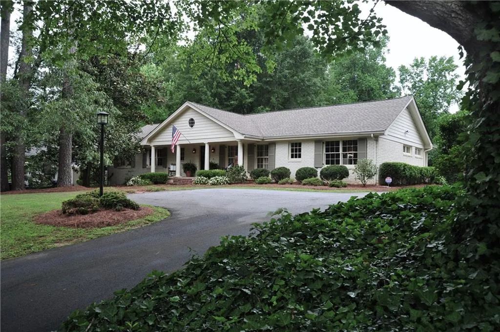 560 Highbrook Drive Ne, Atlanta, Georgia 30342, 4 Bedrooms Bedrooms, ,3 BathroomsBathrooms,Residential,Sold,560 Highbrook Drive Ne,5703064