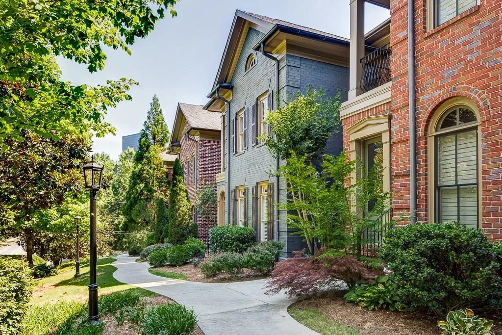 3127 Lenox Road Ne Unit 3, Atlanta, Georgia 30324, 3 Bedrooms Bedrooms, ,3 BathroomsBathrooms,Residential,Sold,3127 Lenox Road Ne Unit 3,5706364