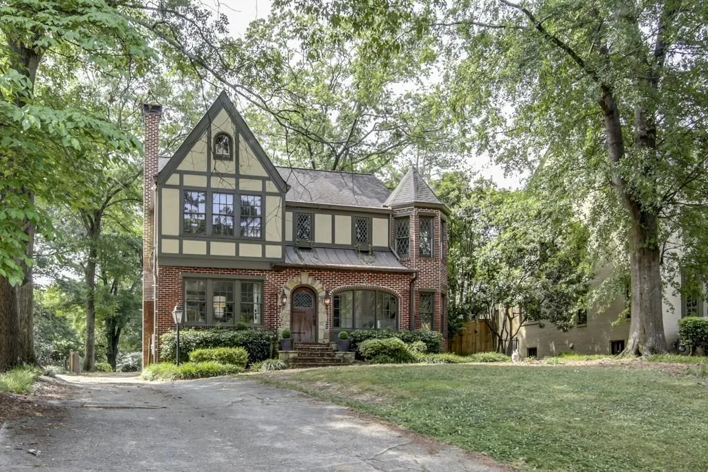 611 E Paces Ferry Road Ne, Atlanta, Georgia 30305, 5 Bedrooms Bedrooms, ,4 BathroomsBathrooms,Residential,Sold,611 E Paces Ferry Road Ne,5708039