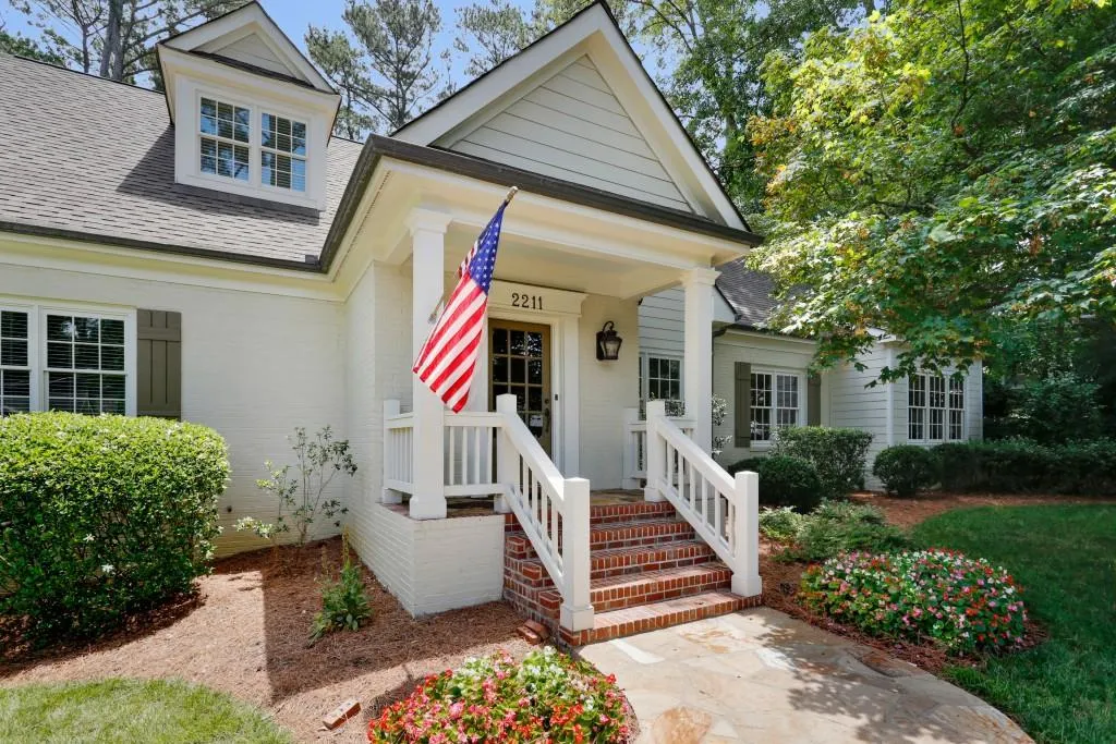 2211 Riada Drive Nw, Atlanta, Georgia 30305, 5 Bedrooms Bedrooms, ,3 BathroomsBathrooms,Residential,Sold,2211 Riada Drive Nw,5709703