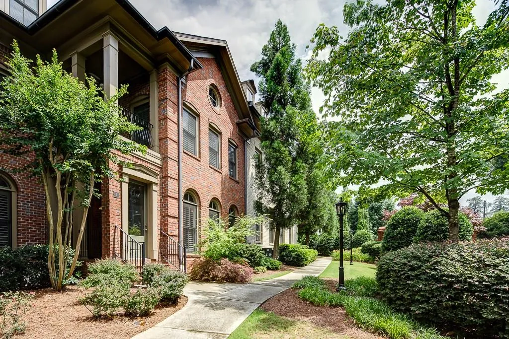 3127 Lenox Road Ne Unit 2, Atlanta, Georgia 30324, 3 Bedrooms Bedrooms, ,3 BathroomsBathrooms,Residential,Sold,3127 Lenox Road Ne Unit 2,5708922